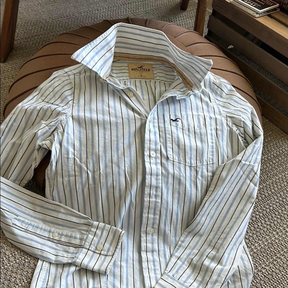 Hollister Men's Blue Striped Shirt